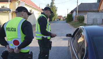 „Dal som si večer pivo,“ tvrdil muž za volantom a žiadal policajtov, aby mu to odpustili