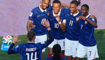 Francúzsko nedopustilo prekvapenie a postúpilo. Rekordér Mbappe s dvomi gólmi, skóre mohlo byť aj vyššie