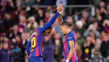 Barcelone vystrelil tri body Raphinha, víťazne aj Hancko. Valjent prekonal významný rekord