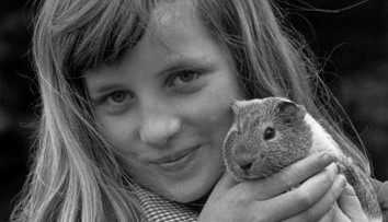 Spoznali ste ju? Z tohto dievčatka vyrástla jedna z najobľúbenejších celebrít