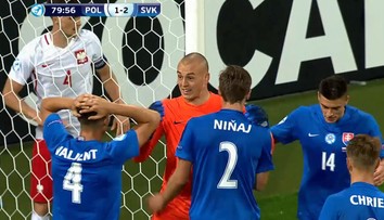 O týchto dvoch zákrokoch slovenského brankára sa bude Poliakom ešte dlho snívať
