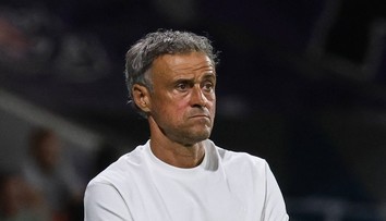 Pauzu od klubového futbalu mu znepríjemnila nehoda na bicykli. Tréner PSG si zlomil kľúčnu kosť