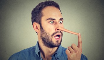 Odborníci radia, ako odhaliť klamára bez detektora lži