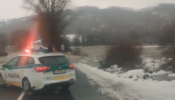 Niektoré cesty v okolí Zvolena sú uzavreté. V blízkosti prerušili aj vlakovú dopravu