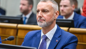 Národná rada má takmer po roku predsedu. Poslanci zvolili Richarda Rašiho