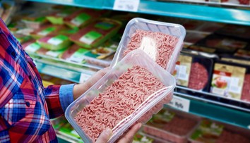 Posvietili si na mleté mäso v poľských obchodoch a ostali v šoku. Každá druhá šarža budí obavy, našli i zakázané zložky