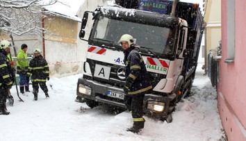 Hrozná smrť pod smetiarskym autom. Muža zavalilo, už mu nedokázali pomôcť