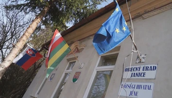 Pred otvorením volebnej miestnosti zomrel predseda komisie v Janiciach
