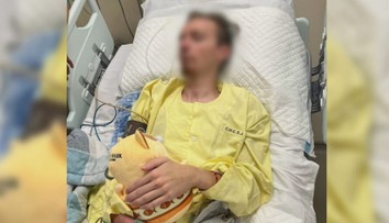 Denis leží v čínskej nemocnici už desiatky dní. Rodičia sa dočkali prevozu vládnym špeciálom