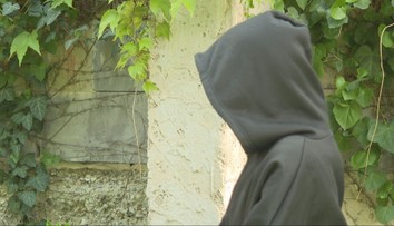„Keď som odmietla, vytiahol zbraň.“ Už 29 dievčat opisuje zverstvá v modelingovej agentúre