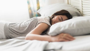 Horúčavy nedajú telu oddýchnuť ani v noci. Odborníci varujú pred chybou, ktorú robia mnohí ľudia