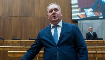 Richard Vašečka odchádza z poslaneckého klubu Slovensko, Za ľudí, KÚ. Nesúhlasil s vylúčením Rastislava Krátkeho