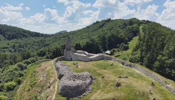 Pod páliacim slnkom budú hľadať poklady. Na Pustom hrade sa už pracuje, onedlho sa pridajú študenti archeológie