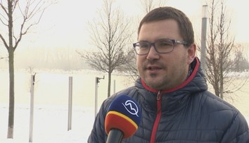 Písal o expredsedovi parlamentu Paškovi, teraz čelí úplne novej obžalobe a väzeniu