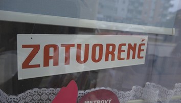 Nové nariadenia zrazili textilné fabriky na kolená. Tisíce šičiek prišli o prácu