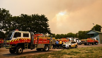 Austrália vyhlásila stav katastrofy. Krajinu sužujú ničivé lesné požiare