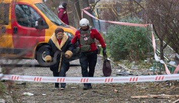 Kyjev v pohotovosti. Mestom otriasli výbuchy, hlásia zranených