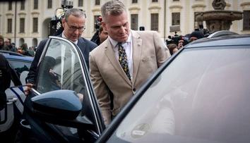 Nehoda českého poslanca Turka, pri ktorej sa prevrátilo nemocničné auto, nebola trestný čin