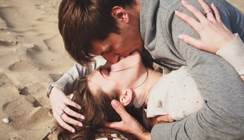 Vedci varujú: Pred pohlavnými chorobami už nie ste v bezpečí ani pri bozkávaní