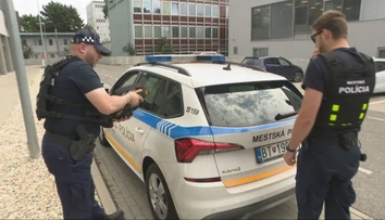 Sám si zavolal políciu a vzápätí nafúkal. To však zďaleka nebol najbizarnejší prípad bratislavských hliadok