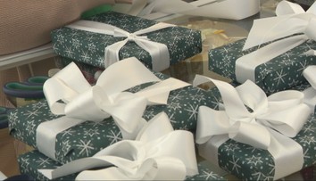 Pre niekoho radosť, pre iných každoročná pohroma. Poradíme vám, ako zabaliť darčeky na Vianoce