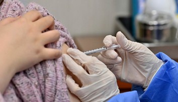 Vedci vyvíjajú prevratnú vakcínu proti chrípke. Oproti terajším sa bude môcť aplikovať menej často