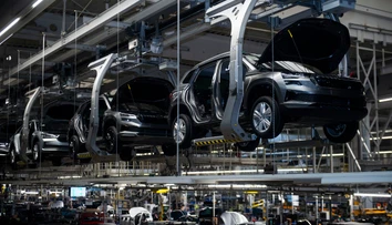 Zamestnanci automobiliek, ktorí budú musieť počas obchodnej vojny s USA zostať doma, dostanú od štátu peniaze