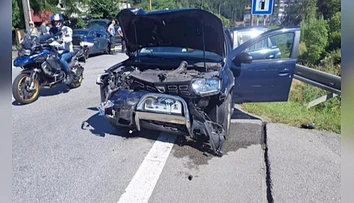 FOTO: Vážna nehoda na Kysuciach: Zrážka dvoch áut si vyžiadala viacero zranených, medzi nimi boli aj deti