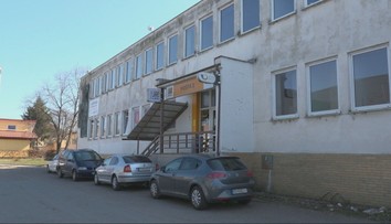 V okresnom meste zrušili bezbariérovú poštu. Seniori aj vozíčkari musia vybavovať veci na ulici