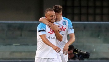 Preteky o taliansky titul naberajú na intenzite. Lobotkov Neapol ani obe Milána nezaváhali