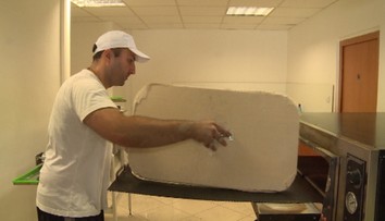 Armén žijúci na Slovensku pracoval v banke. Dnes je jeho obživou chlieb