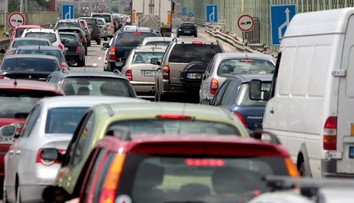 Hromadná nehoda paralyzovala D1 v Bratislave, vodiči stáli v kolónach