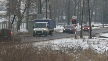 VIDEO: Pre pár desiatok sekúnd riskujú Slováci život. Z toho, čo sa deje na priecestiach, zostáva rozum stáť