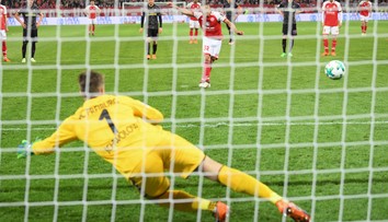 Hráči už sedeli v šatni, rozhodca ich pre tento dôvod zavolal späť na trávnik