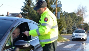 Fixné pokuty do 900 eur a vyradenie z evidencie. Vláda schválila tvrdšie pravidlá PZP od roku 2026