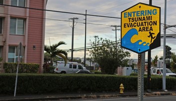 Havaj zasiahli prvé vlny cunami, to najhoršie je však vraj za nimi. Zemetrasenie vyvolalo evakuáciu ľudí po celom Tichom oceáne