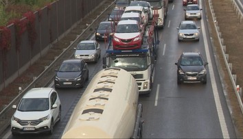 Vážna nehoda na hlavnom ťahu. Slováci musia rátať s rozsiahlymi kolónami