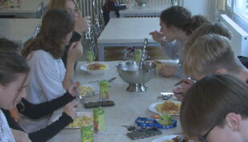 Žiaci v školských jedálňach prestali jesť polievky, končia v kanáli