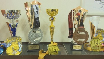 Z fiľakovskej posilňovne až na vrchol. Päť chlapcov z malého mesta získalo titul majstra sveta