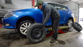 Pre niekoho prišiel čas prezúvania, iní šetria vďaka novému trendu. Pre koho sú vhodné celoročné pneumatiky?