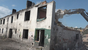 V ôsmich bytoch žilo 180 ľudí. Bytovku v Lipanoch museli zbúrať, obyvatelia spravili veľkú chybu