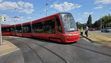V Bratislave sa vykoľajila električka. Dôležitú ulicu čiastočne uzavreli