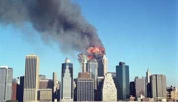 Pred 22 rokmi teroristi zaútočili na dvojičky, udalosť sa spája s mnohými hoaxami. Slováci im veria najviac zo všetkých