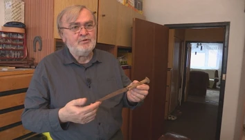Už roky zbiera, reštauruje a vyrába pastierske nože, pozrite sa ako vyzerá práca nožiara