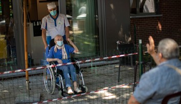 O klientov v ZSS sa môžu starať aj zamestnanci s pozitívnym testom. Má to ale podmienku