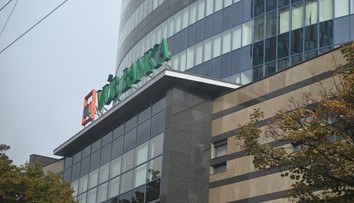 Ku školám sa pridávajú aj banky. Zamestnancom dali 17. novembra voľno