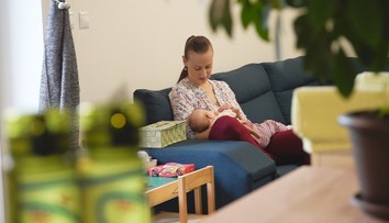 Netradičný pôrod v Krompachoch. Mamička si svoje bábätko sama vybrala z bruška