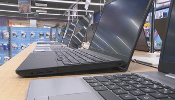 Až 350 eur na notebooky dostanú všetci prváci a deti z chudobných rodín. Rozbehne sa veľký výpredaj na Bazoši?