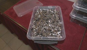 Prijímanie sa nebude dávať na ruku, hygienik zmenil vyhlášku. V Prešove nakúpili 25-tisíc lyžíc