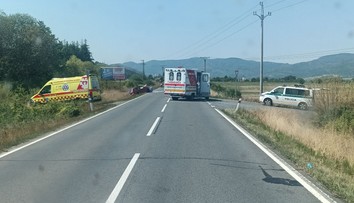 Pri Žiari nad Hronom sa čelne zrazila sanitka s autom. Zranilo sa päť ľudí